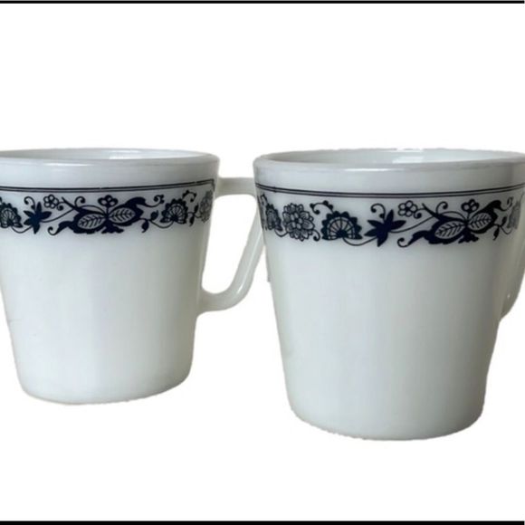 🔴 2 for $25 PYREX Blue Vintage Old Town Milk Glass 300 ml - Picture 1 of 5
